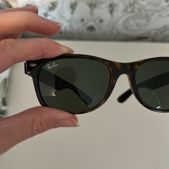 Ray-Ban New Wayfarer Sunglasses - Picture 6 of 7